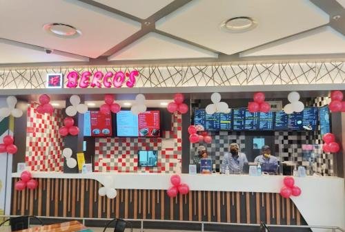 Food-Court-at-Hyedrabad-Airport-2