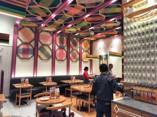 Nandos-Mall-of-India-Noida-4